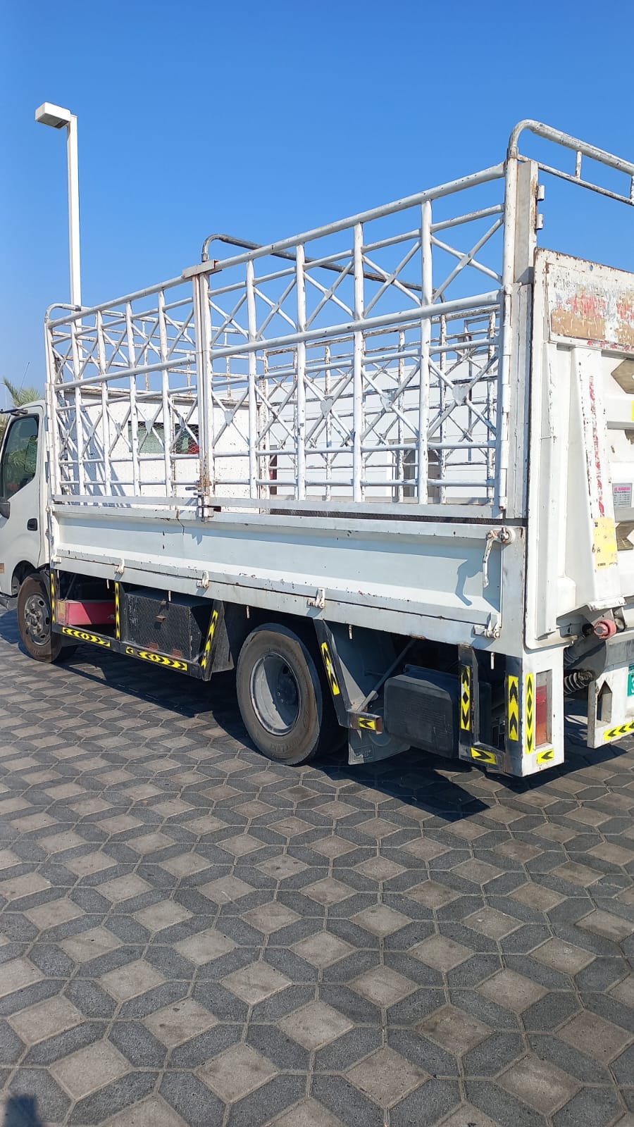 2 ton pickup rental in Dubai with driver - Cargo Hub