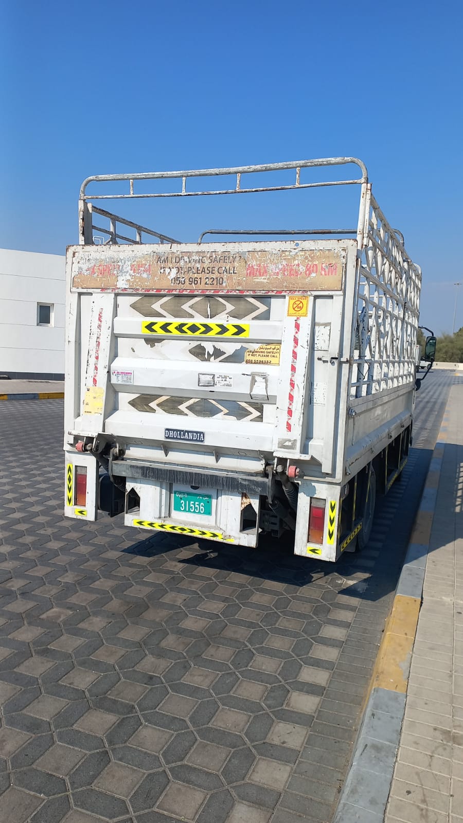3 ton truck rental in Dubai with driver - Cargo Hub